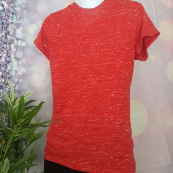 Red medium Wisconsin Badgers v-neck graphic tee - Picture 5 of 7